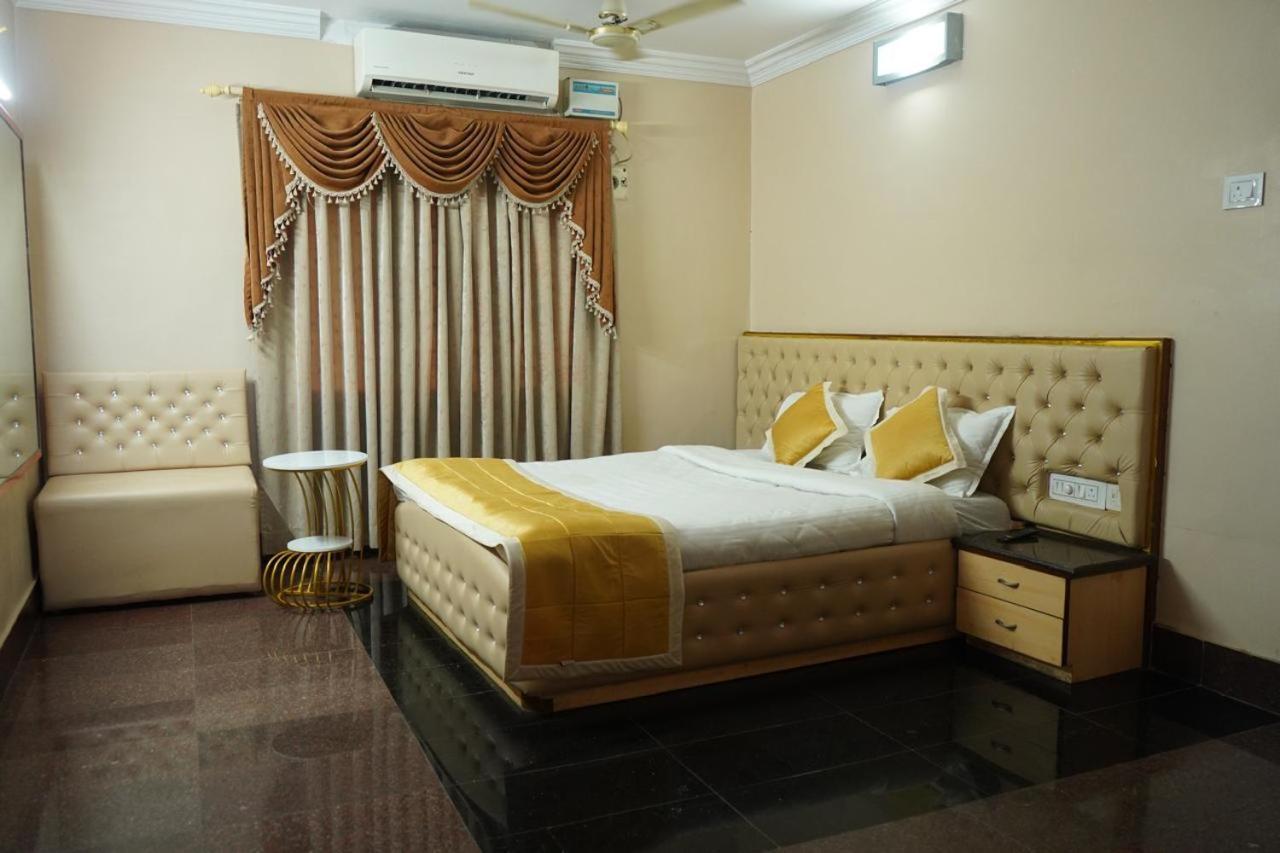 Sai Samrat Hotel Shirdi Exterior foto